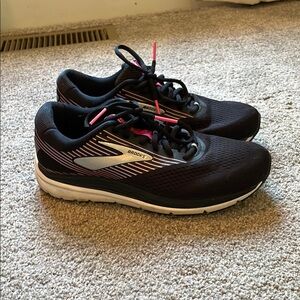 Brooks Addiction Black and Pink Athletic Shoes